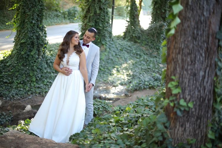 למה החתן והכלה שבתמונה ויתרו על ירח הדבש? 7