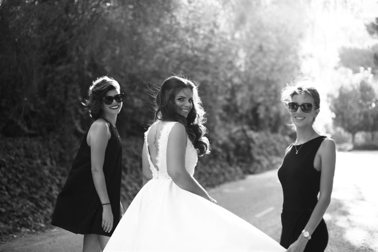 למה החתן והכלה שבתמונה ויתרו על ירח הדבש? 12