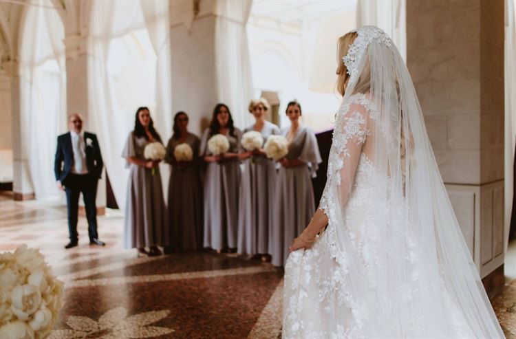 צפו: הכלות העולמיות לובשות קוטור כחול-לבן 4