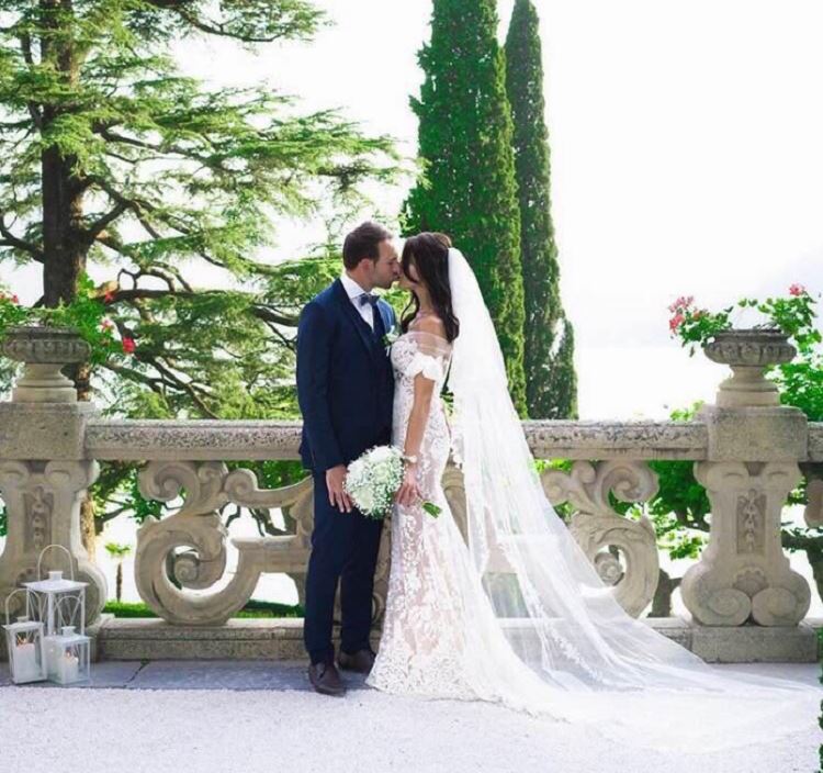 צפו: הכלות העולמיות לובשות קוטור כחול-לבן 9