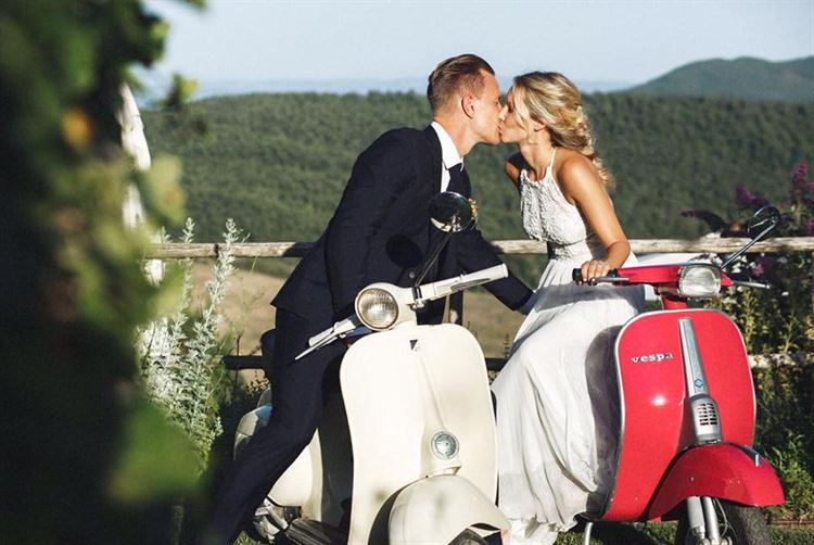 צפו: הכלות העולמיות לובשות קוטור כחול-לבן 7