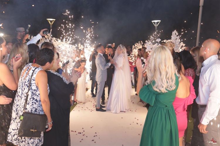 ברינג איט: הכלה שהותירה את האורחים פעורי פה 18