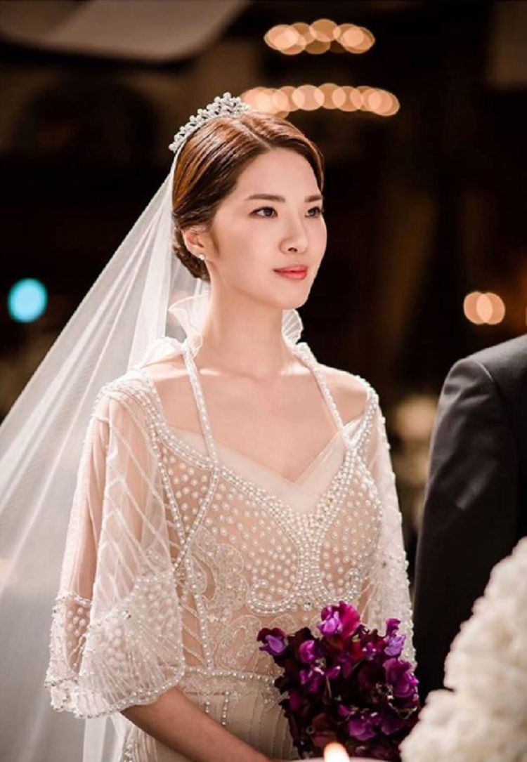 צפו: הכלות העולמיות לובשות קוטור כחול-לבן 2