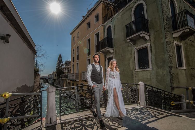 רגע לפני החופה: תמונות זוגיות מרהיבות באיטליה 7