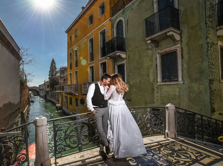 רגע לפני החופה: תמונות זוגיות מרהיבות באיטליה 5