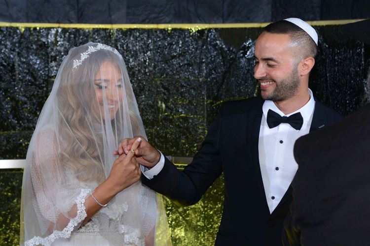 סיפור אהבה שהתחיל מקצוות שונים 24