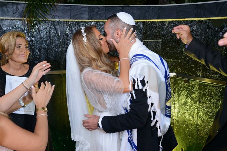 סיפור אהבה שהתחיל מקצוות שונים 25