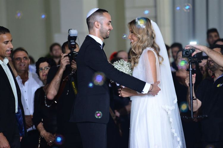 סיפור אהבה שהתחיל מקצוות שונים 21