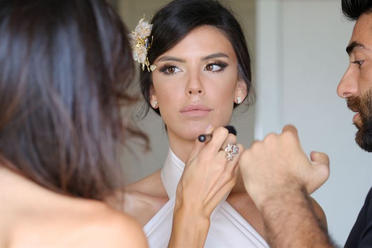 מקושרת: הכלה המדהימה שאסור לכם לפספס 13