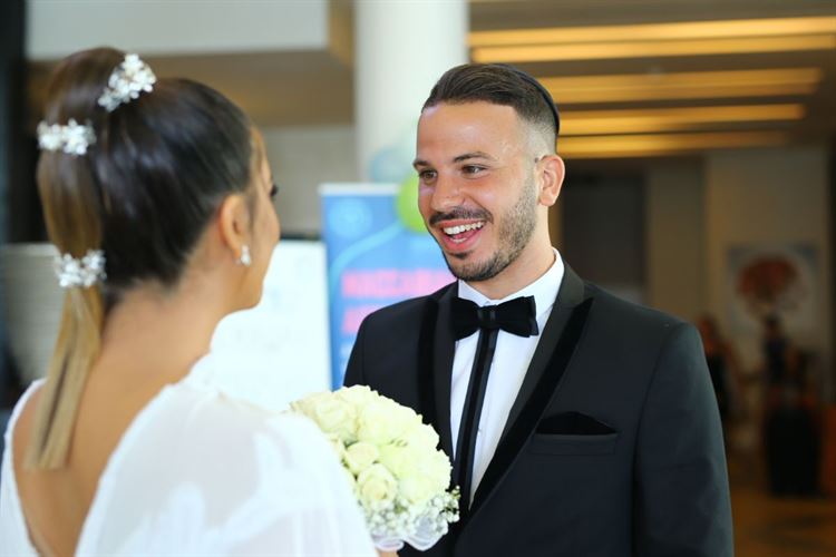 חיוך שאומר הכל, החתונה של אמלי מימון ועידן תייר (צילום: בני טפירו)