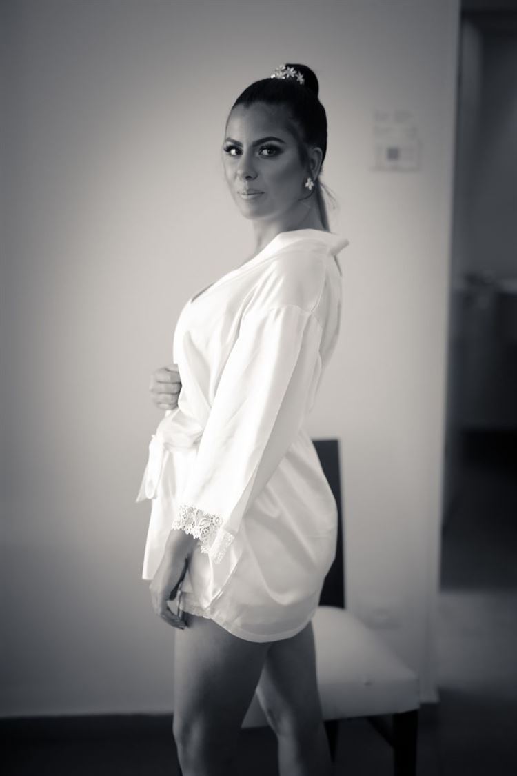 מאוהבת ומתרגשת, אמלי מימון ביום חתונתה (צילום: בני טפירו)