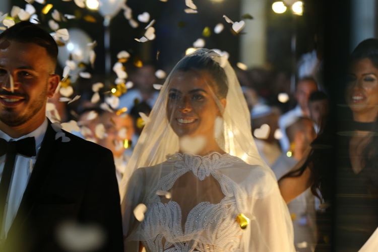 בדרך אל האושר, אמלי מימון צועדת על שביל החופה (צילום: בני טפירו)