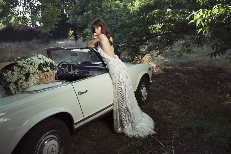 לא תאמינו מה מסתתר מאחורי השמלות הבאות 5