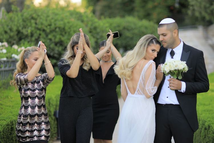 התגבר על הביישנות וכבש את ליבה של כלתו 5