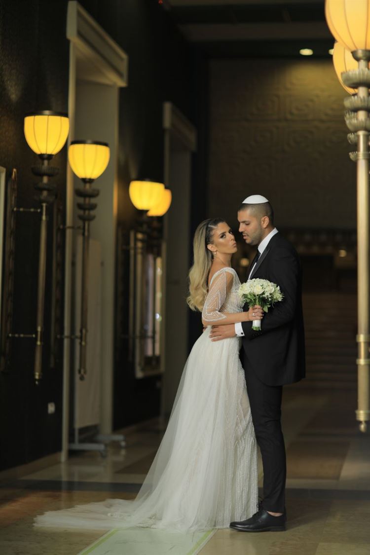 התגבר על הביישנות וכבש את ליבה של כלתו 14