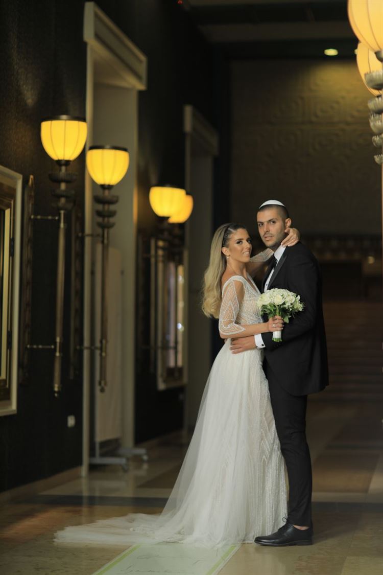 התגבר על הביישנות וכבש את ליבה של כלתו 15