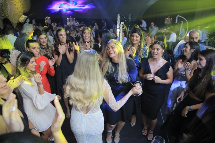 התגבר על הביישנות וכבש את ליבה של כלתו 25