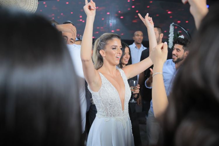 התגבר על הביישנות וכבש את ליבה של כלתו 26