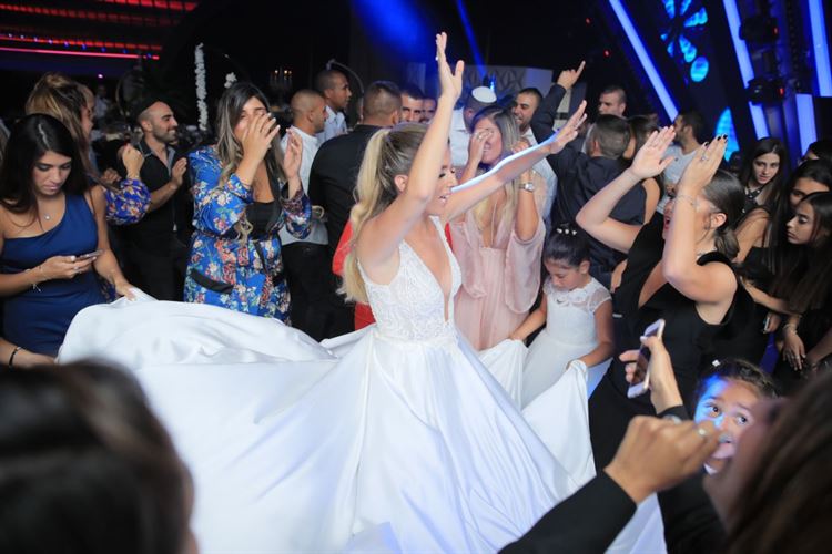 התגבר על הביישנות וכבש את ליבה של כלתו 27