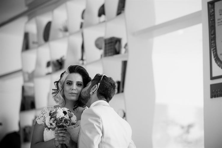 הפכים נמשכים: הצעת נישואין מפתיעה 18