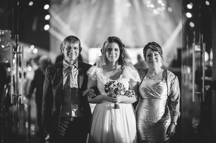 הפכים נמשכים: הצעת נישואין מפתיעה 19