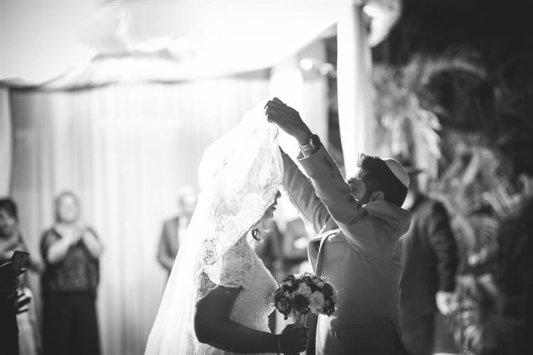 הפכים נמשכים: הצעת נישואין מפתיעה 23