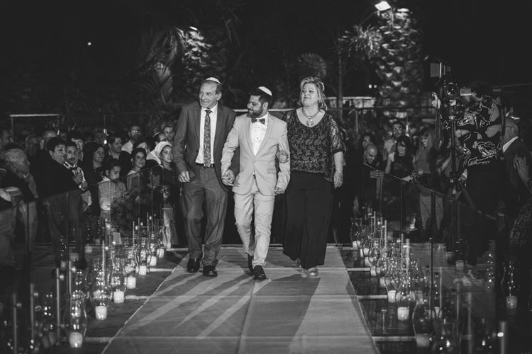 הפכים נמשכים: הצעת נישואין מפתיעה 22