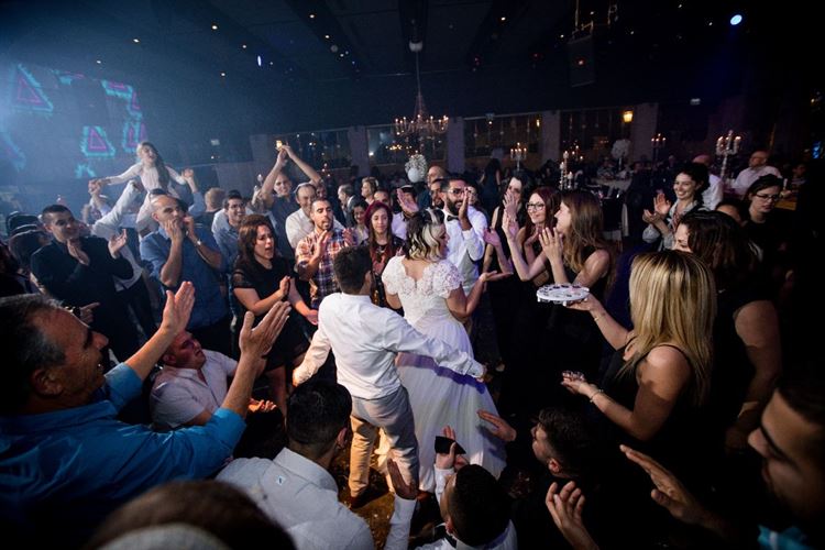 הפכים נמשכים: הצעת נישואין מפתיעה 27