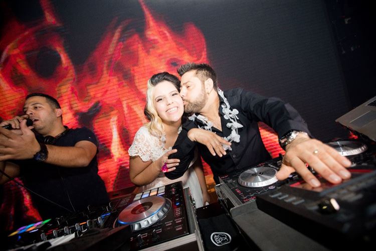 הפכים נמשכים: הצעת נישואין מפתיעה 28