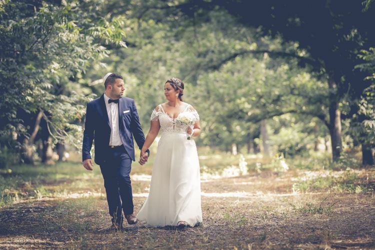 באה לסליחות ויצאה עם טבעת 3