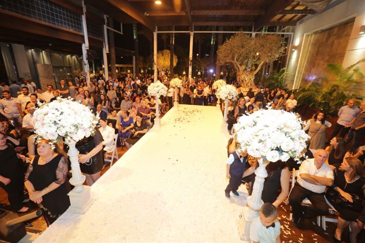 באה לסליחות ויצאה עם טבעת 16