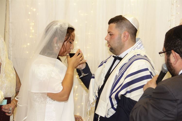 באה לסליחות ויצאה עם טבעת 20