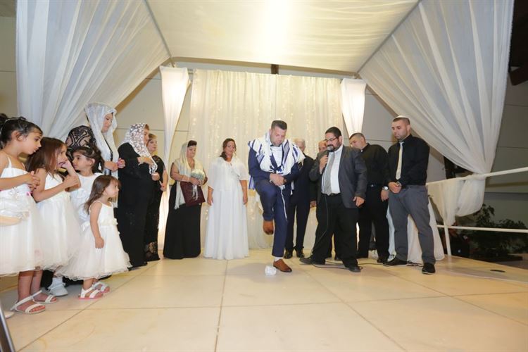 באה לסליחות ויצאה עם טבעת 21