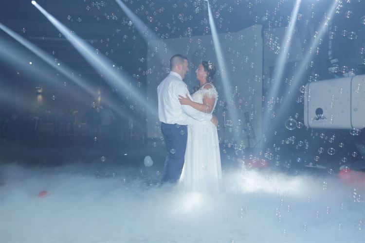 באה לסליחות ויצאה עם טבעת 24