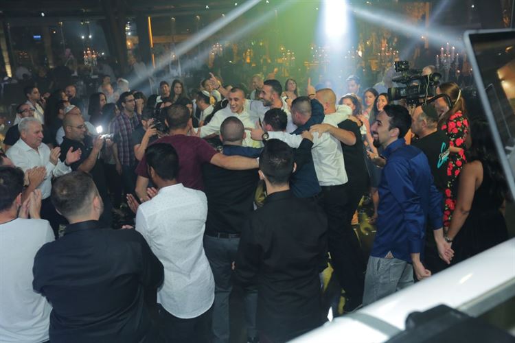 באה לסליחות ויצאה עם טבעת 25