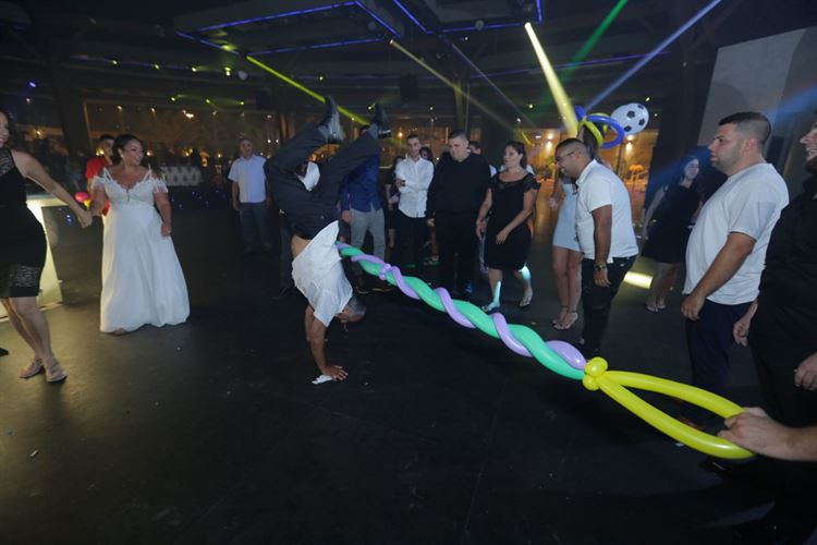 באה לסליחות ויצאה עם טבעת 27