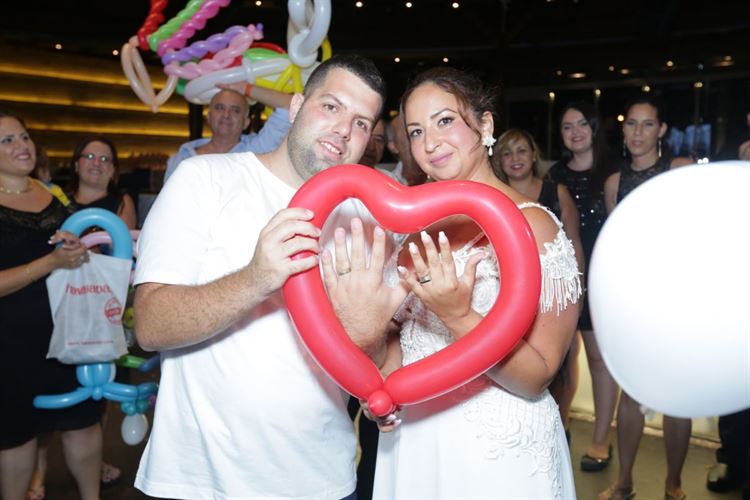 באה לסליחות ויצאה עם טבעת 28