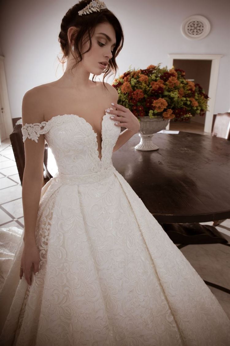 המורשת של 'מלכת הלבבות' באופנת הכלות 4