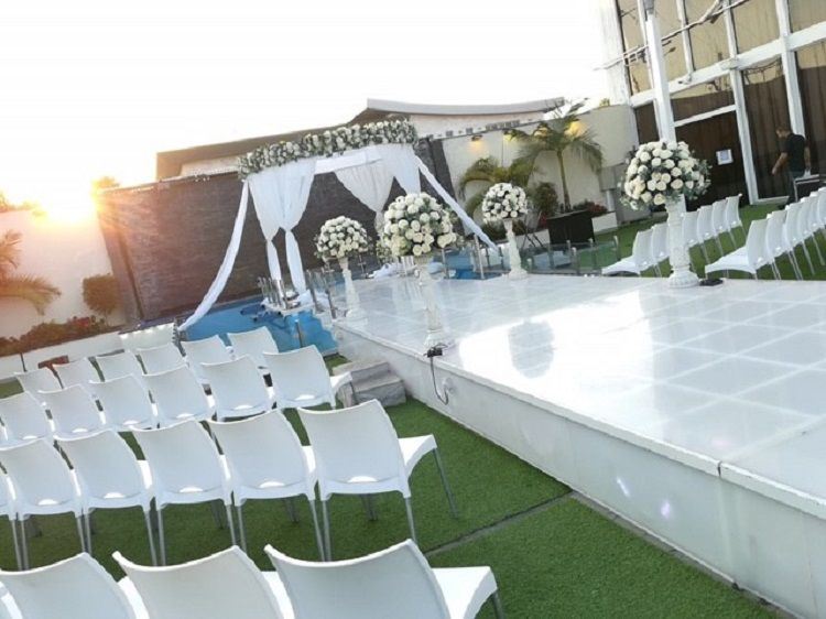 מה שהתחיל במעלית נגמר בחתונה 21