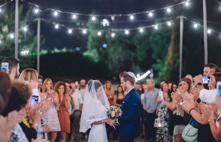 קשר מעוצב: חתונת פפיונים לוהטת במיוחד 22