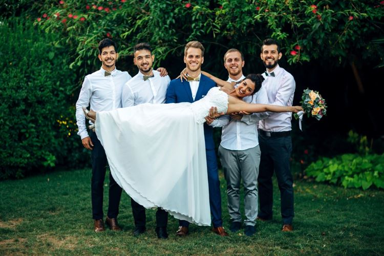 קשר מעוצב: חתונת פפיונים לוהטת במיוחד 23