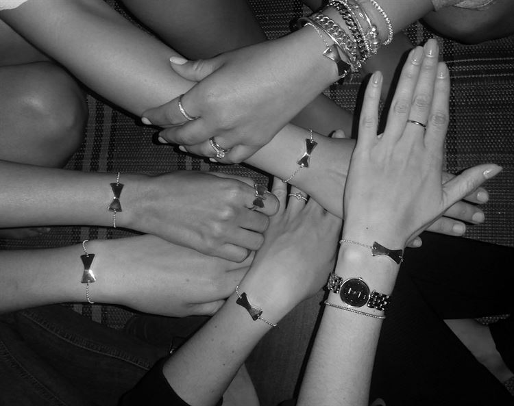 קשר מעוצב: חתונת פפיונים לוהטת במיוחד 26