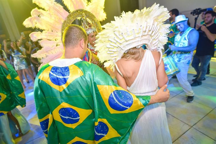 החתן והכלה שמתראים רק פעם בשבוע 19