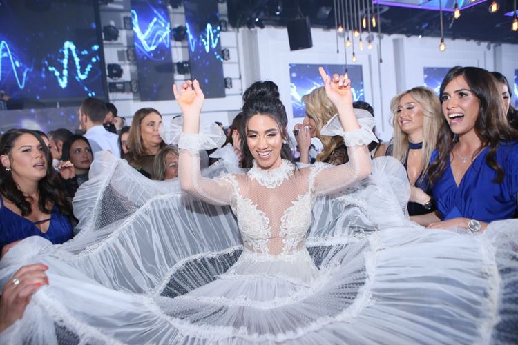 הכל נשאר במשפחה: חתונה אחת, שני זוגות 16