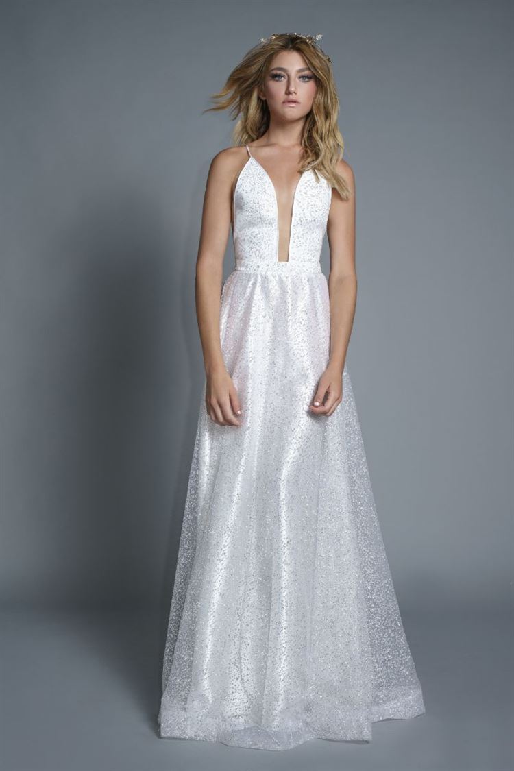 צעירה ומעוררת השראה: קולקצית הביכורים של נועה אמויאל 10