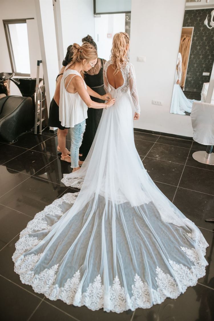 הכלה שחשדה: הצעת הנישואין שכמעט השתבשה 12