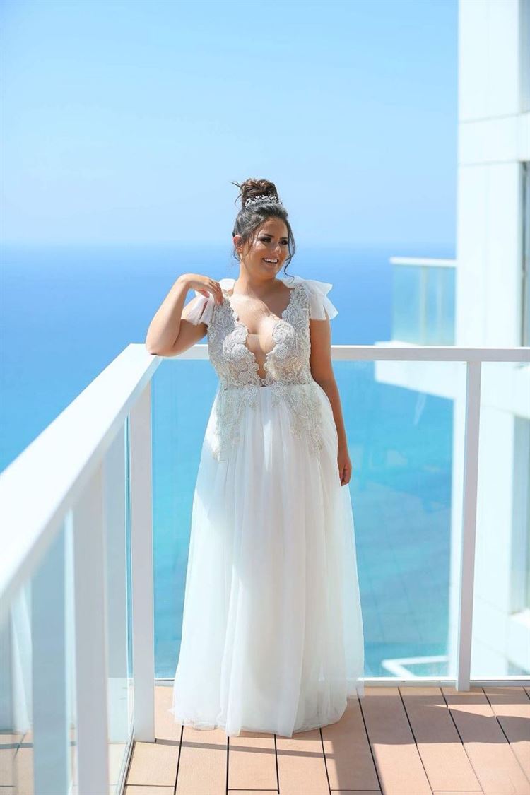 לוק החתונה ההורס של דניאלה פרץ, בעיצובה של אורטל דהן (אושרי אלימלך)