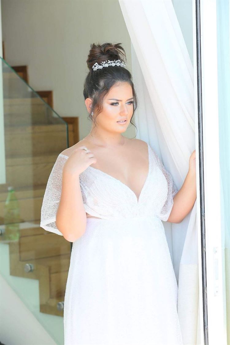 הבדים, המפתח והגזרה, שמלת כלה בעיצובה של אורטל דהן (צילום: אושרי אלימלך)