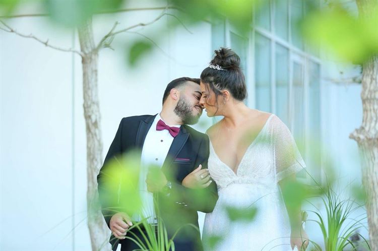 תמונה מלאה בתשוקה. החתונה של דניאלה פרץ ורותם מלכה (צילום: אושרי אלימלך)