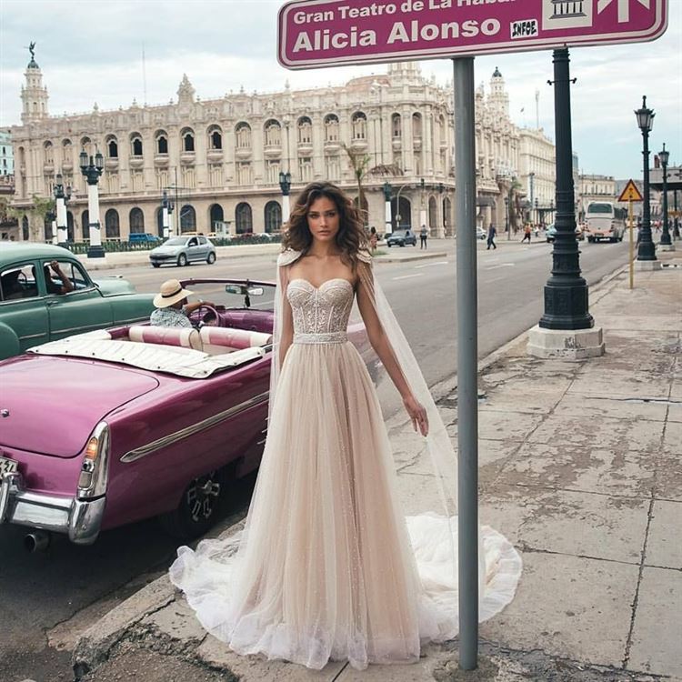 משנה גוון: התצוגה הלטינית של ג'ולי וינו בניו-יורק 3